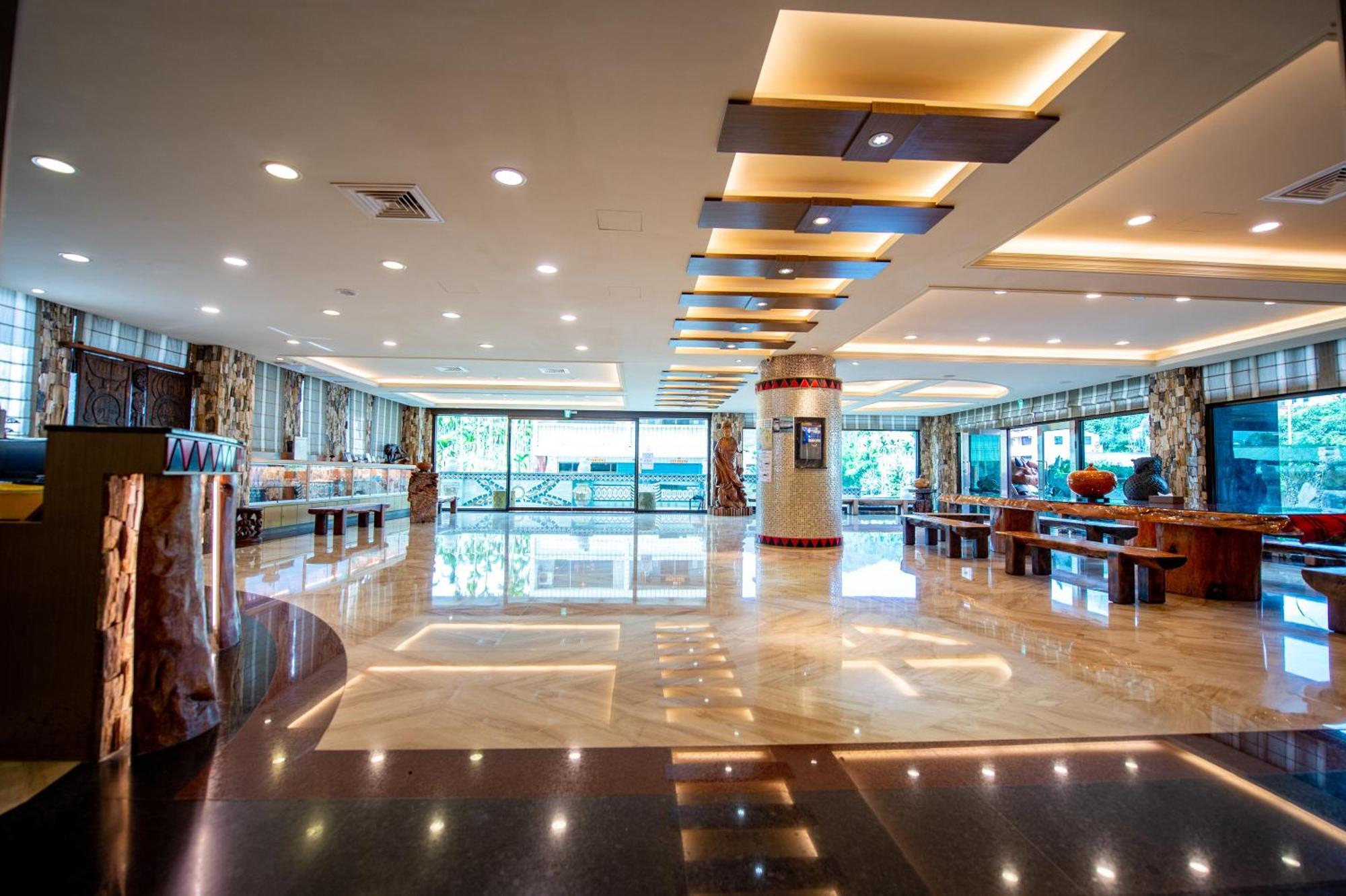 Classic Hotel Shvatan Nantou Bagian luar foto
