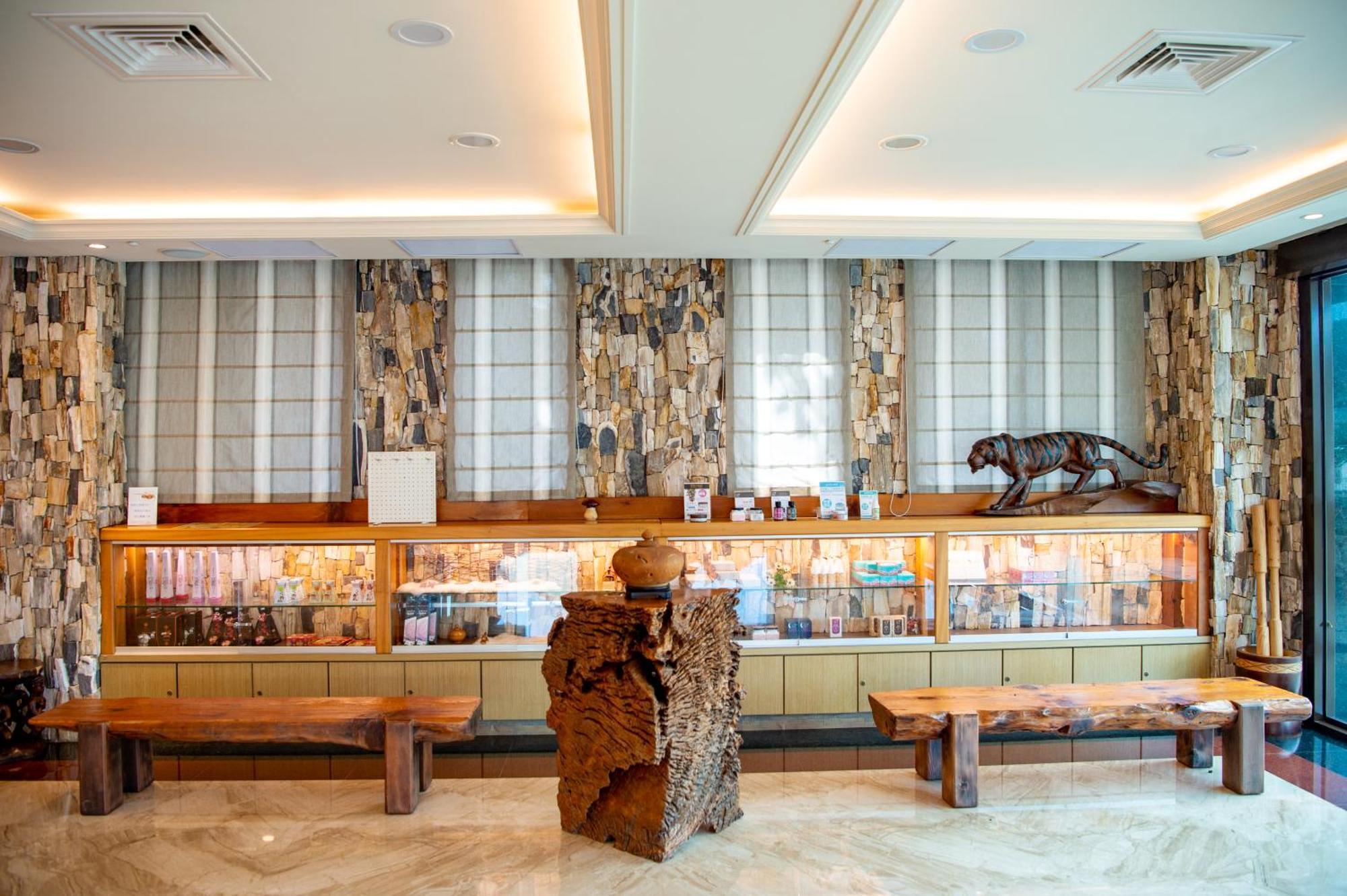 Classic Hotel Shvatan Nantou Bagian luar foto
