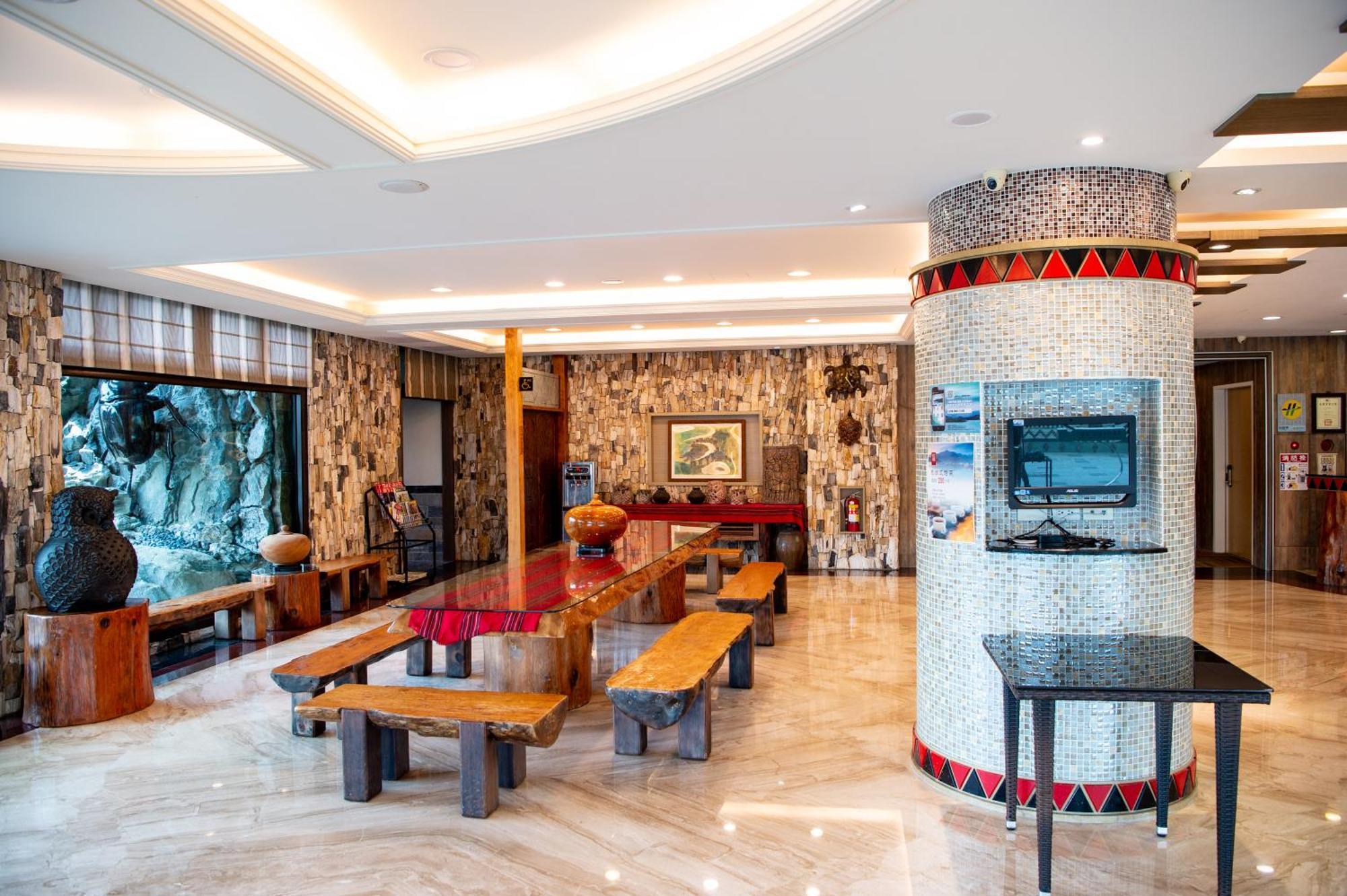 Classic Hotel Shvatan Nantou Bagian luar foto