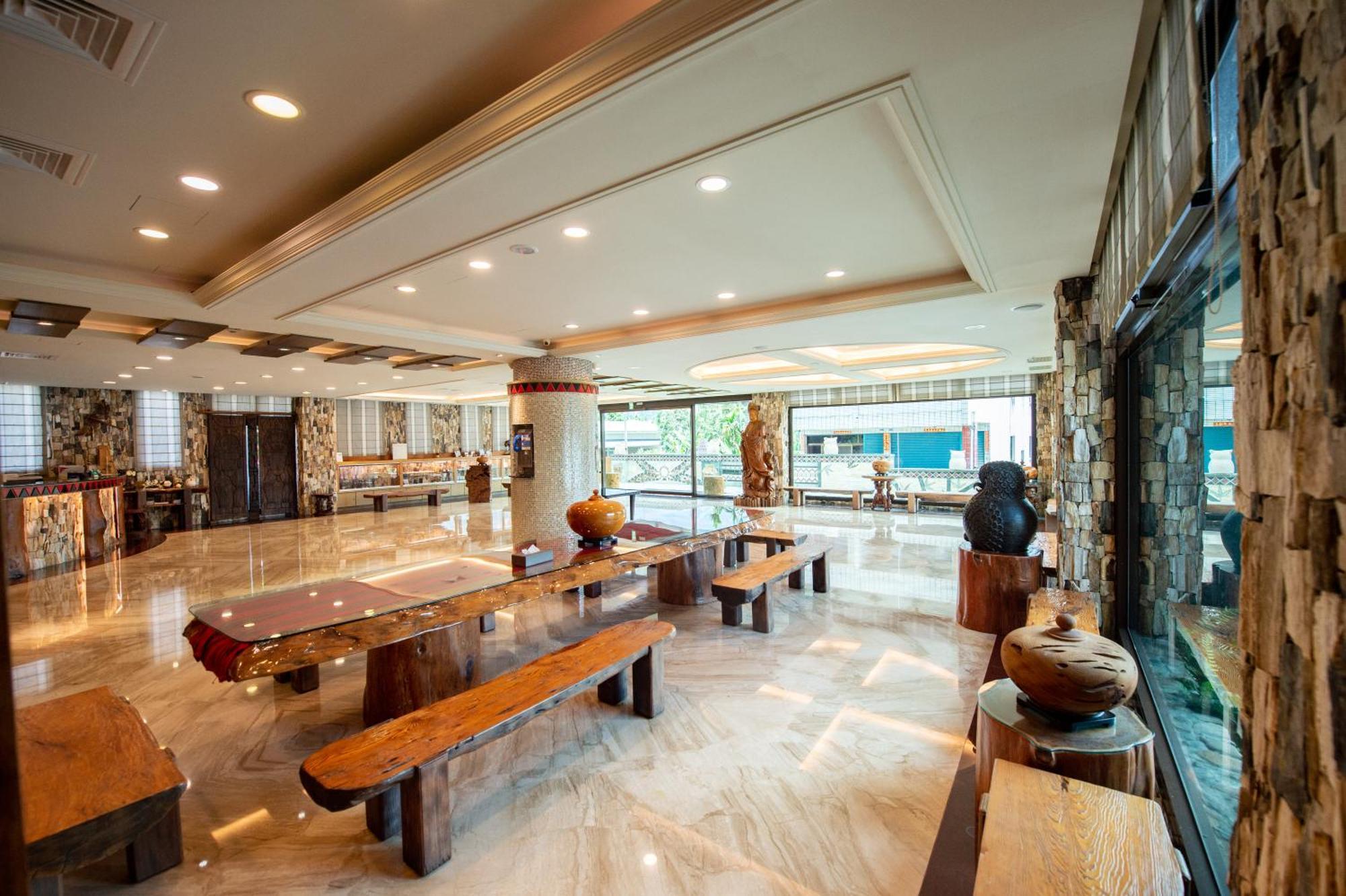Classic Hotel Shvatan Nantou Bagian luar foto