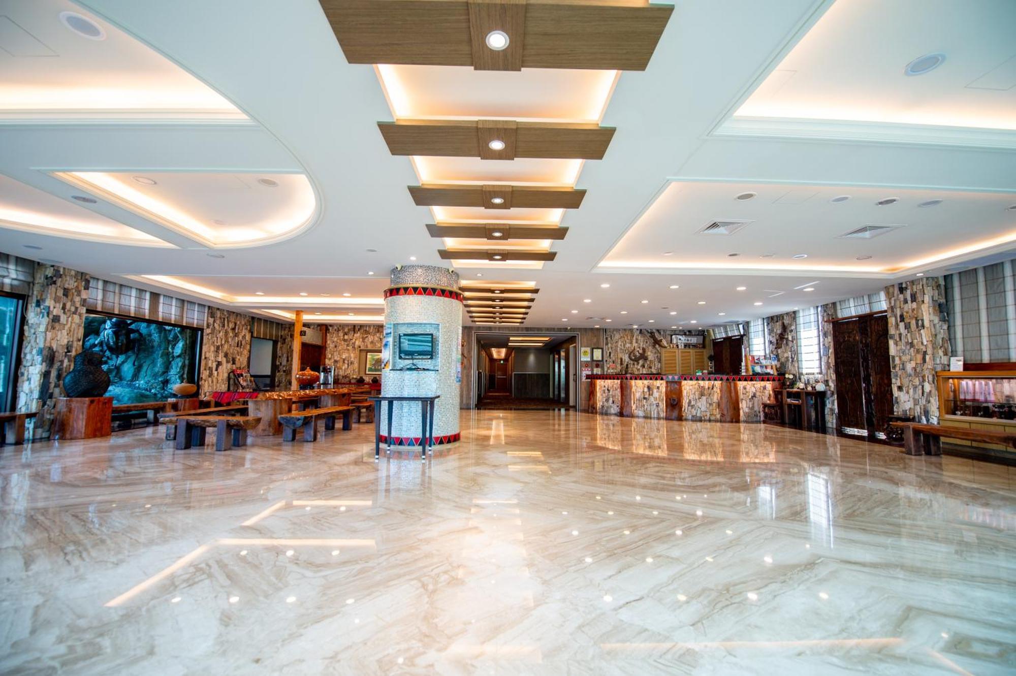 Classic Hotel Shvatan Nantou Bagian luar foto