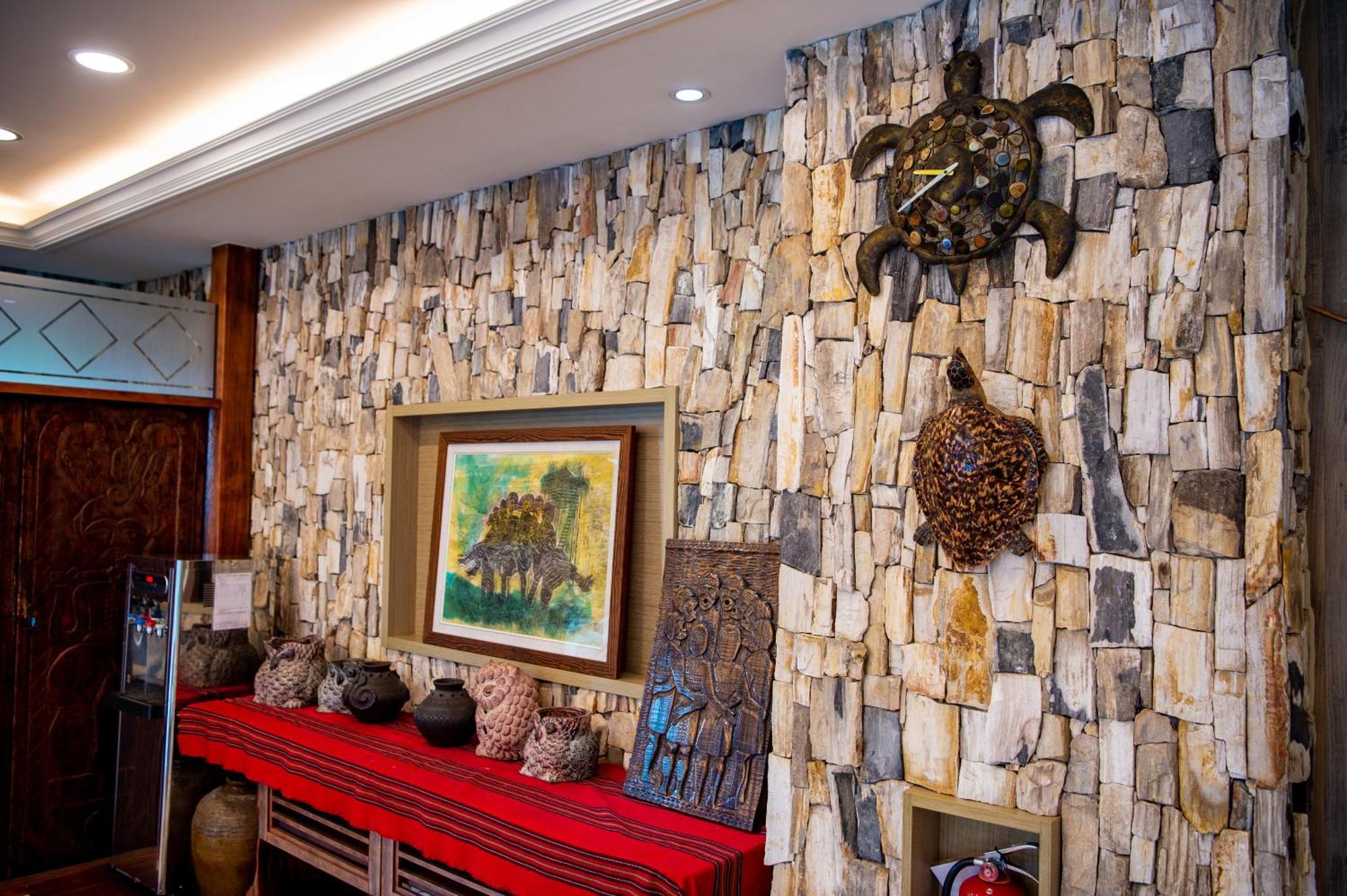 Classic Hotel Shvatan Nantou Bagian luar foto